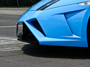 2013LP 560-4 ^