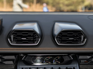 20144WD Coupe {(dio)L(fng)