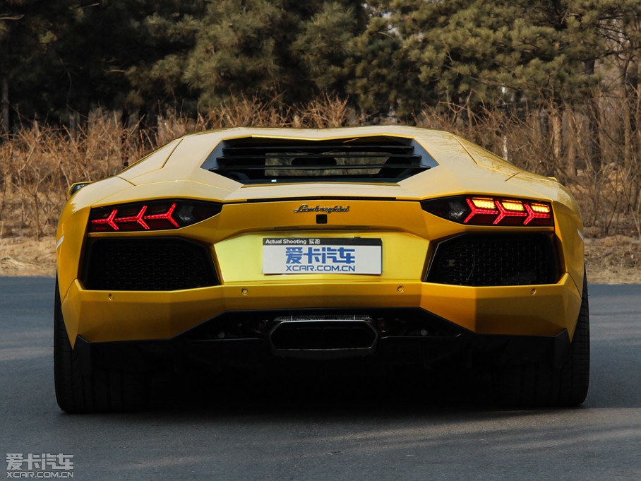 2011A(y)ventador LP 700-4