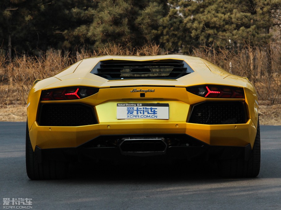2011A(y)ventador LP 700-4