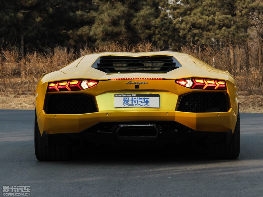 2011A(y)ventador LP 700-4