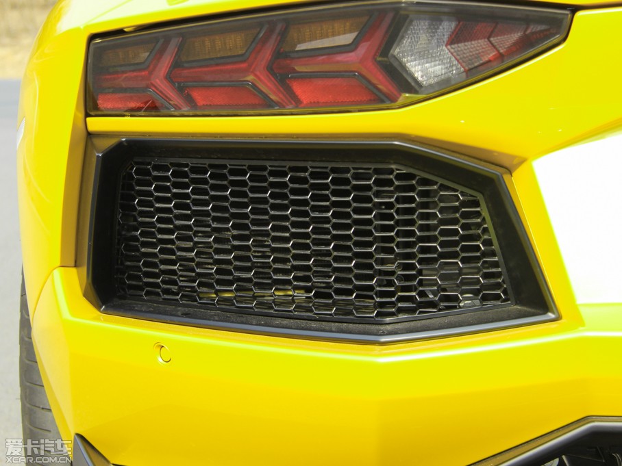 2011A(y)ventador LP 700-4