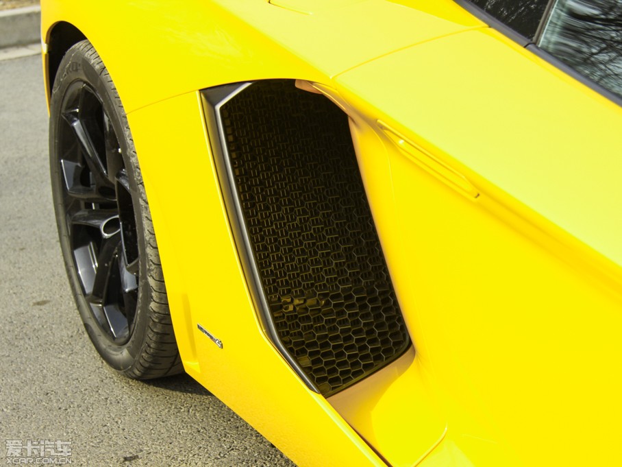 2011A(y)ventador LP 700-4