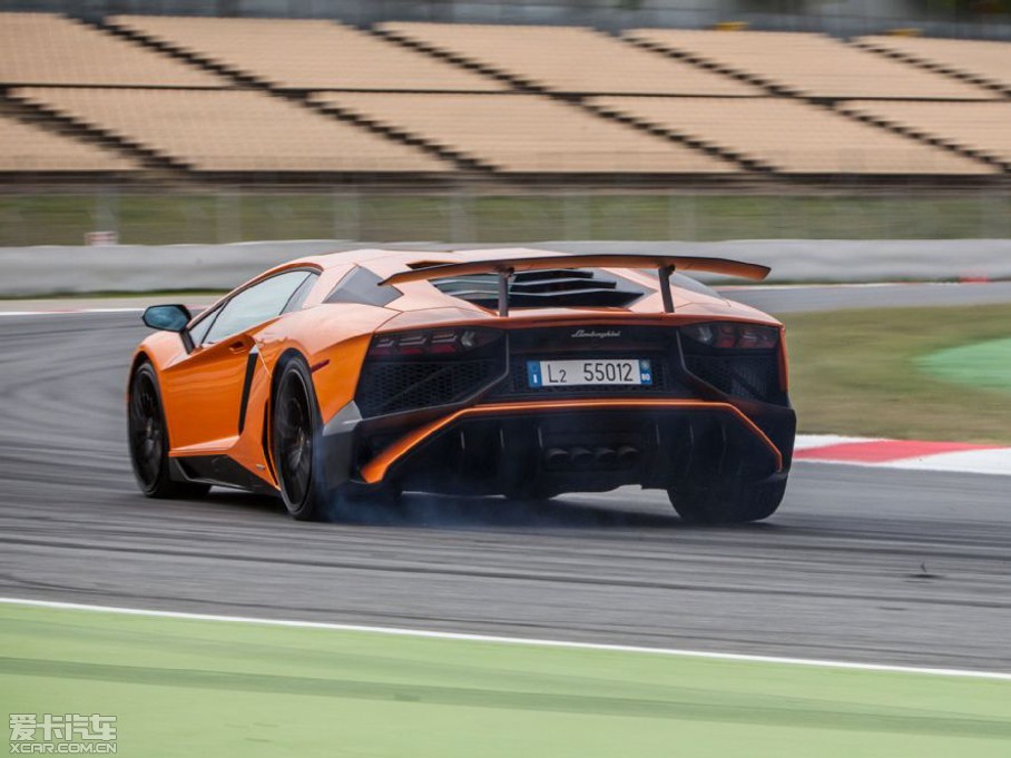 2015A(y)ventador LP 750-4 Superveloce