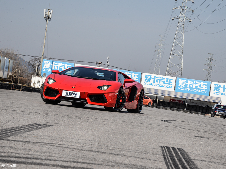 2011A(y)ventador LP 700-4