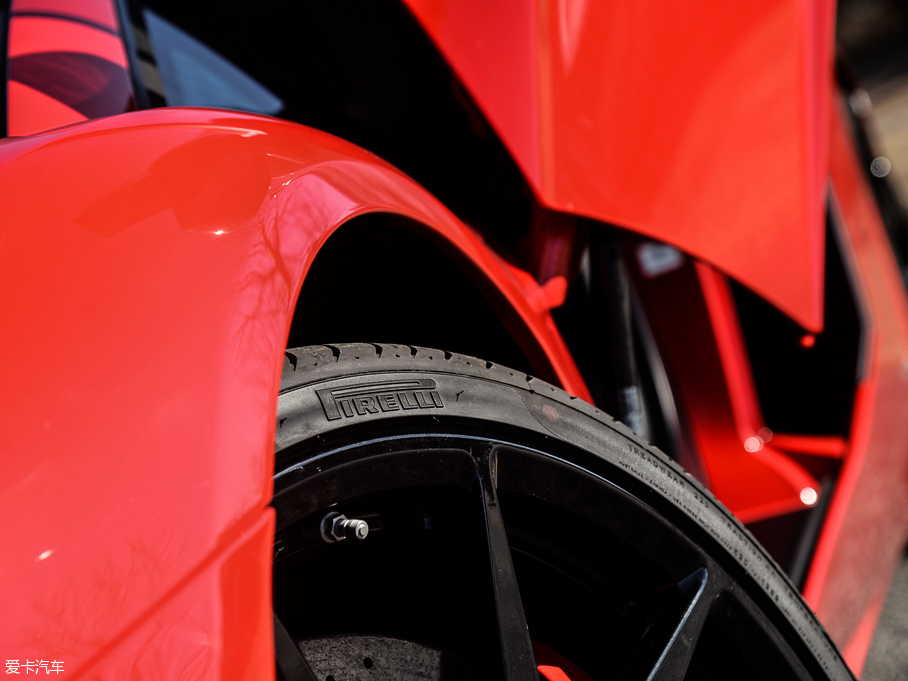 2011A(y)ventador LP 700-4