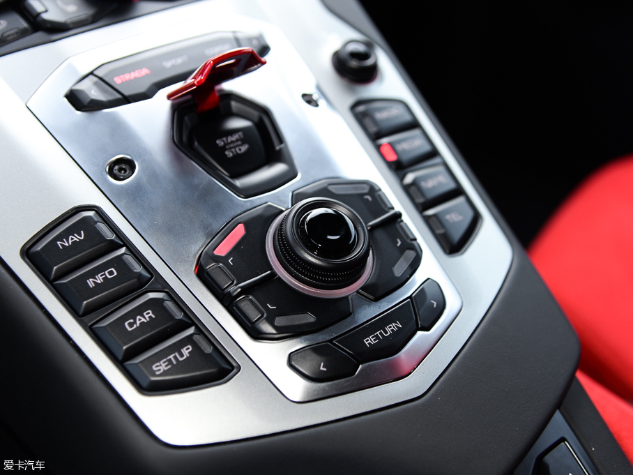 2011A(y)ventador LP 700-4