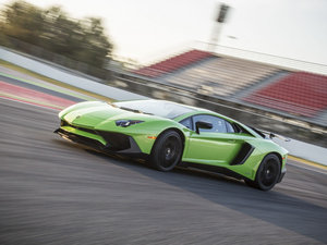 2015款LP 750-4 Superveloce 整体外观