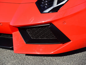 2011LP 700-4 (x)(ji)^