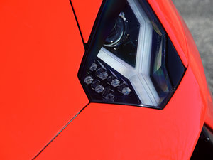 2011LP 700-4 (x)(ji)^