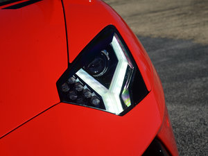 2011LP 700-4 (x)(ji)^