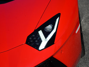 2011LP 700-4 (x)(ji)^