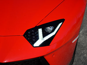 2011LP 700-4 (x)(ji)^