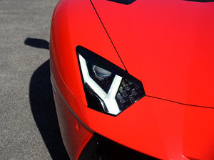 2011LP 700-4 (x)(ji)^