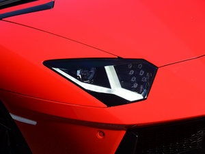 2011LP 700-4 (x)(ji)^