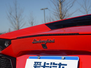 2011LP 700-4 ^