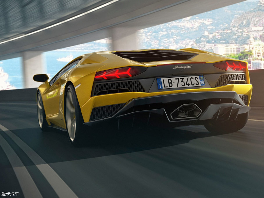 2017Aventador Aventador S