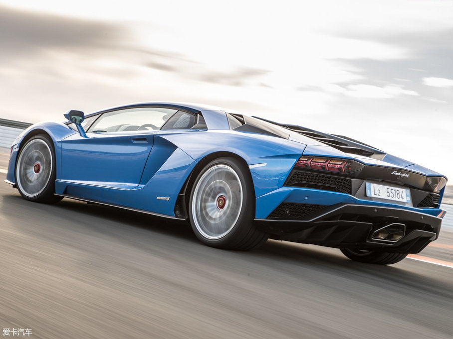 2017Aventador Aventador S