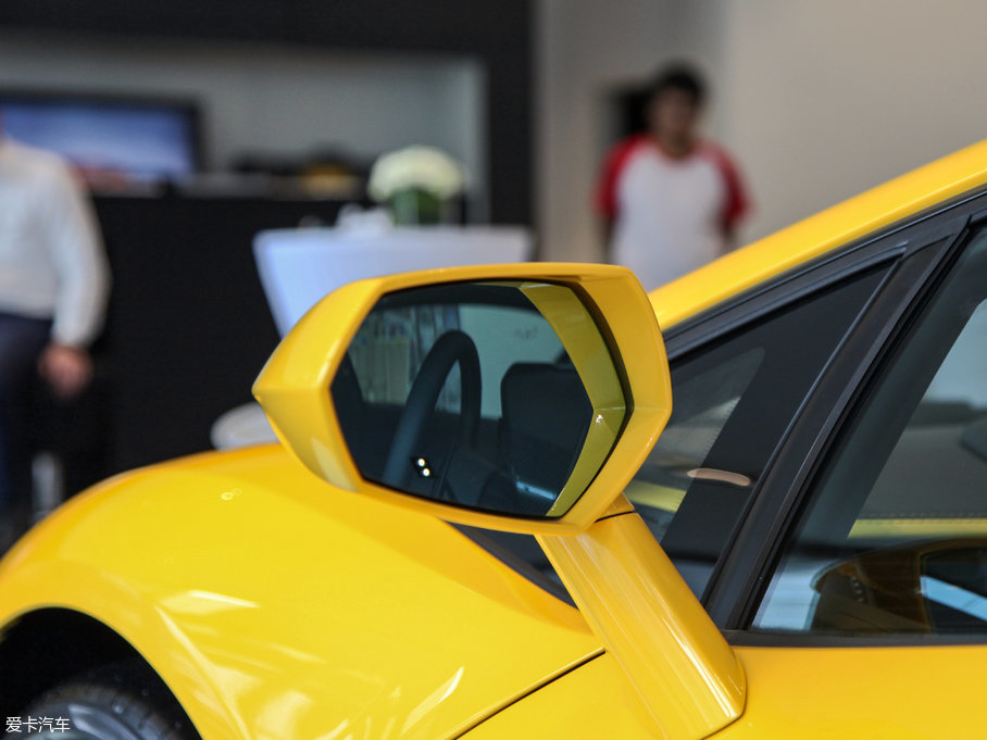 2017A(y)ventador Aventador S