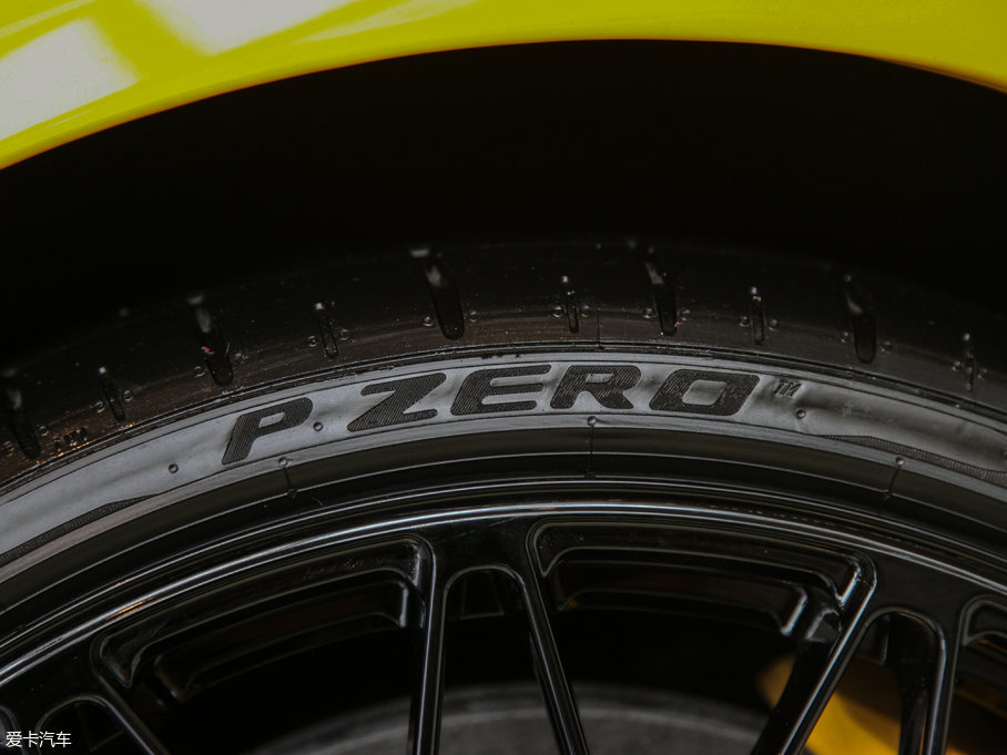 2017A(y)ventador Aventador S