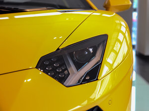 2017款Aventador S 大灯