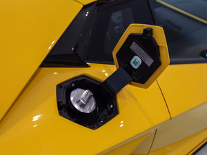 2017款Aventador S 油箱盖