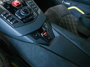 2017款Aventador S 驻车制动器
