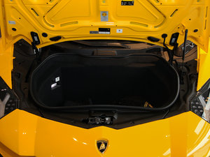 2017款Aventador S 行李厢空间