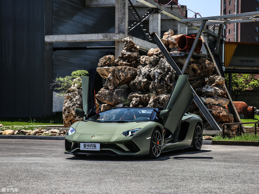 2018Aventador Aventador S Roadster