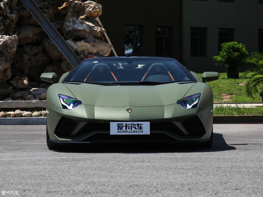 2018Aventador Aventador S Roadster