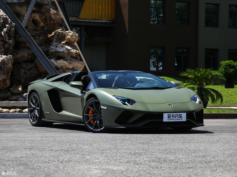 2018Aventador Aventador S Roadster