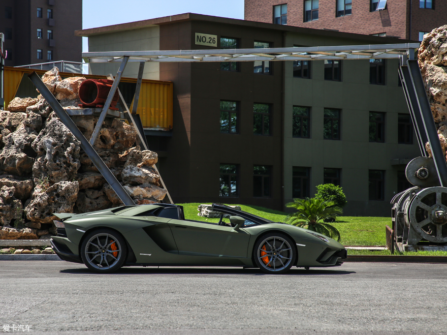2018Aventador Aventador S Roadster