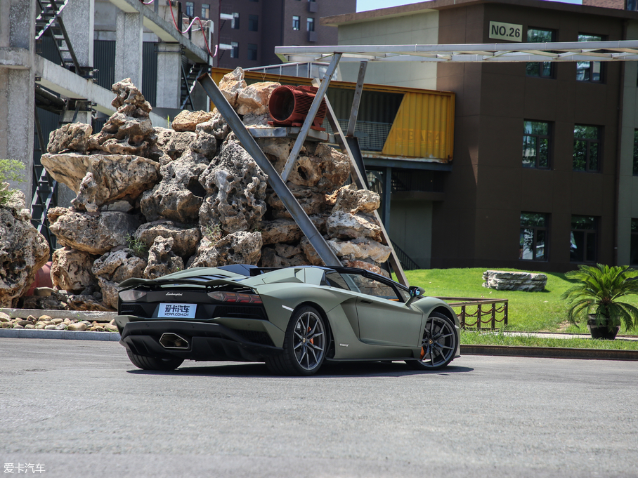 2018Aventador Aventador S Roadster