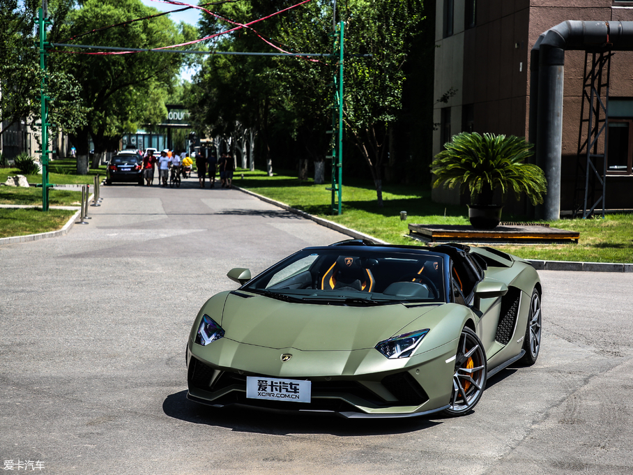 2018A(y)ventador Aventador S Roadster
