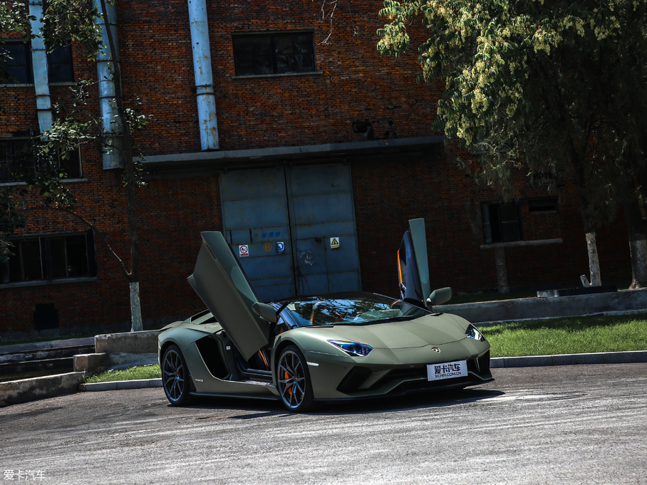 2018Aventador Aventador S Roadster