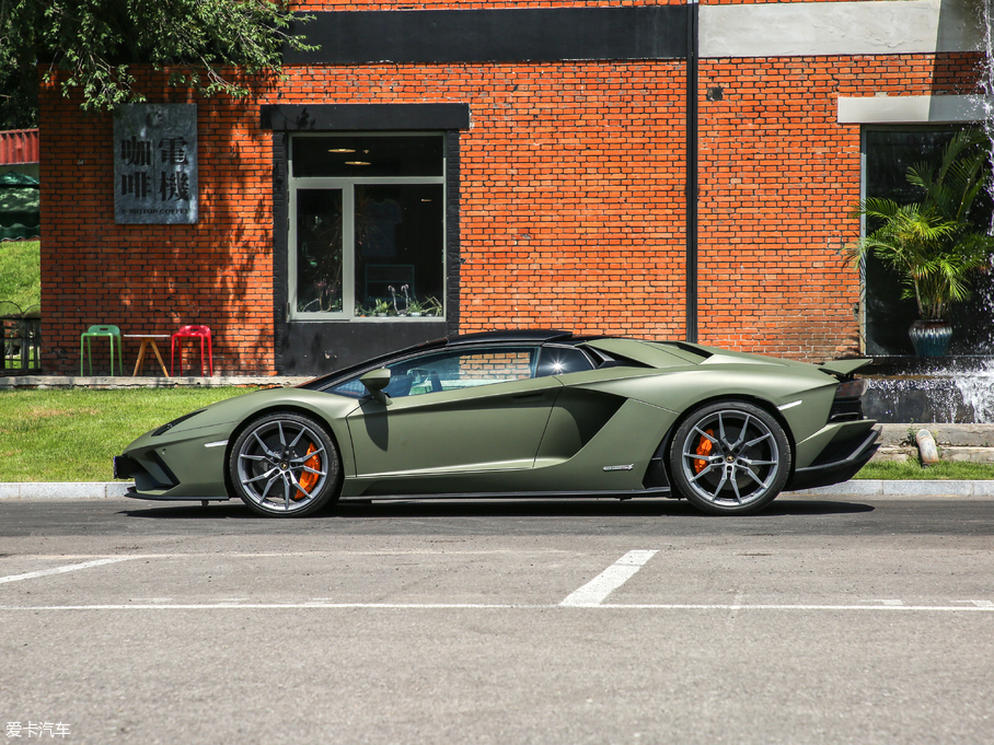 2018Aventador Aventador S Roadster