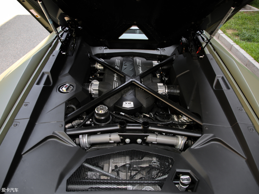 2018Aventador Aventador S Roadster