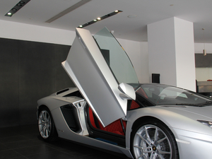 2018A(y)ventador S Roadster g