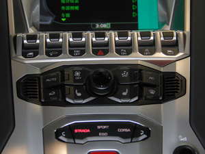 2018Aventador S Roadster {{