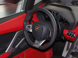 2018Aventador S Roadster P