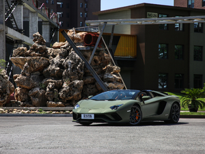 2018Aventador S Roadster w^