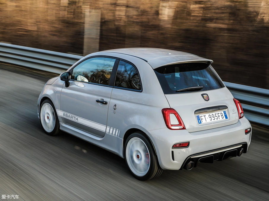 2019Ɓ500 Abarth 595 esseesse