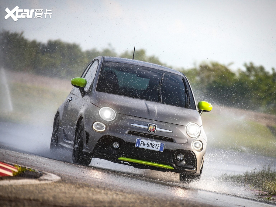 2020Ɓ500  595 Abarth Pista