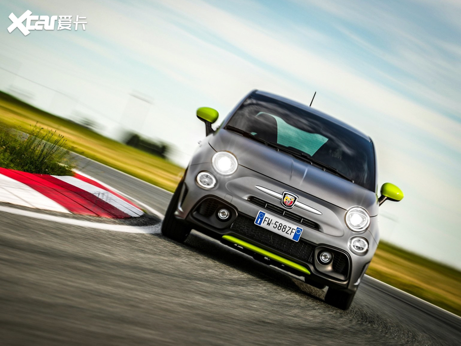 2020Ɓ500  595 Abarth Pista