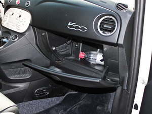 2012款1.4L Gucci版 手套箱