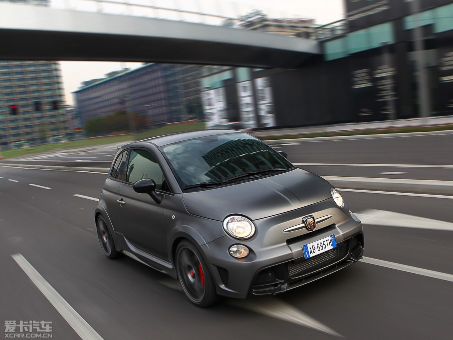 2014Ɓ500 695 Abarth Biposto