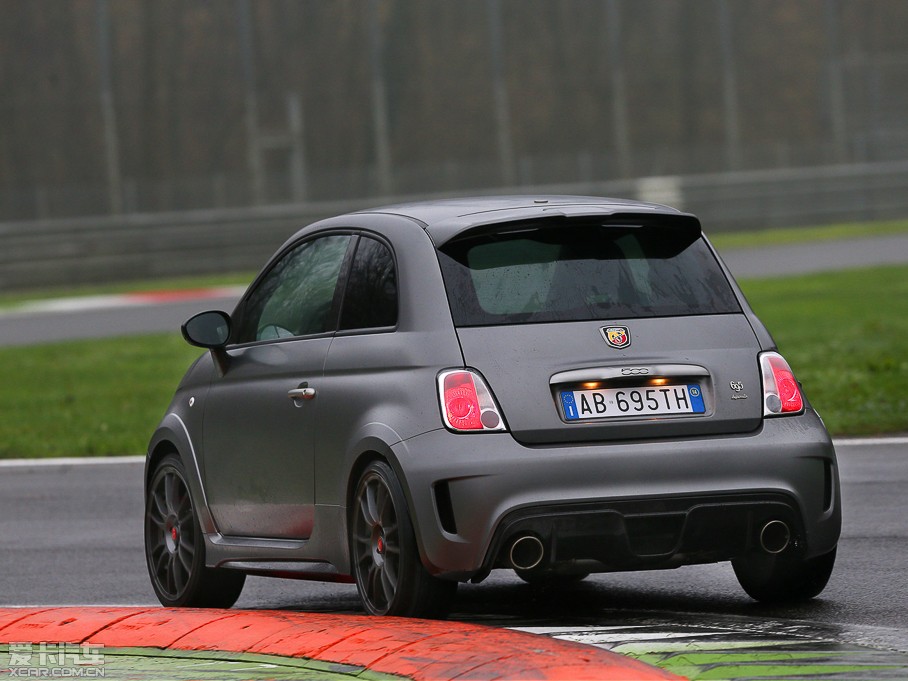 2014Ɓ500 695 Abarth Biposto