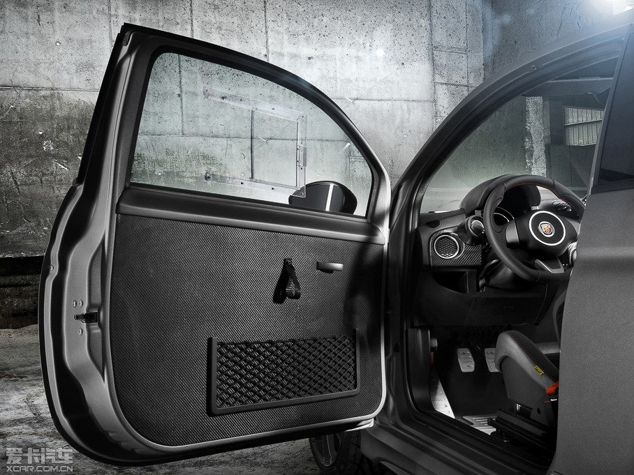 2014Ɓ500 695 Abarth Biposto