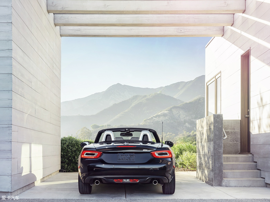 2016Ɓ124 Spider