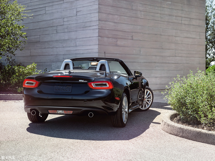 2016Ɓ124 Spider